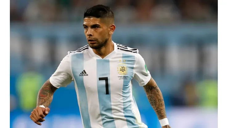 El Barcelona estaría considerando contratar a Éver Banega