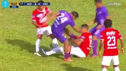Locura en Perú: un jugador le dio una patada directa a la garganta de un rival