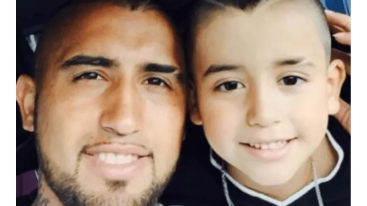 El hijo youtuber de Arturo Vidal reveló sin querer el interés del Barcelona e Inter por su papá