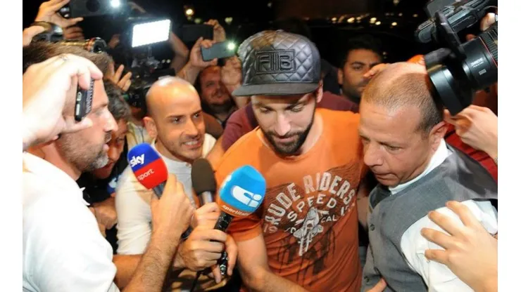 SIN COLORES. Saliendo de Juventus y entrando a Milan: en las próximas horas se oficializaría su nuevo club (Foto: Getty).