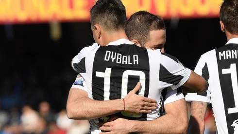 Foto de Paulo Dybala con Gonzalo Higuaín.