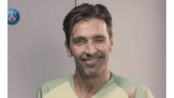 Gianluigi Buffon se puso a cantar frente a sus compañeros y Neymar lo filmó