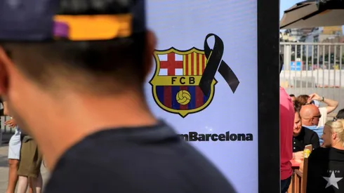 DE LUTO. El mensaje que apareció en los alrededores del Camp Nou tras el atentado 15-A (Foto: Getty).