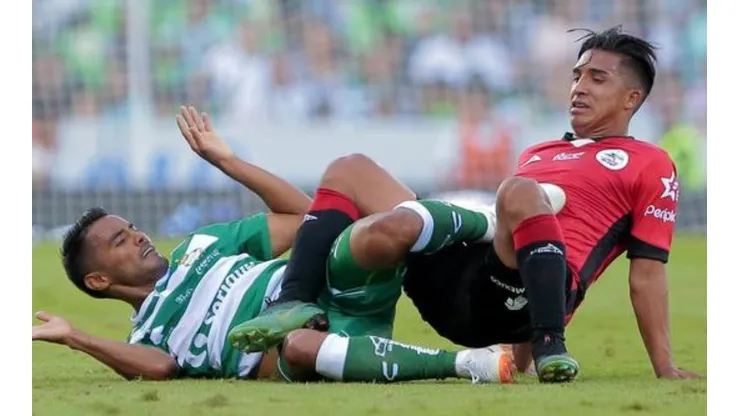 El volante hondureño destacó en la victoria sobre Santos Laguna