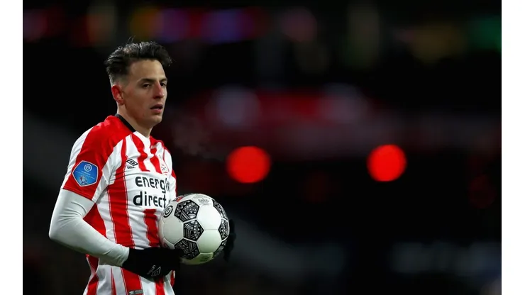 Santiago Arias continuará su carrera en España, tras su exitoso paso por el PSV holandés, donde fue figura.