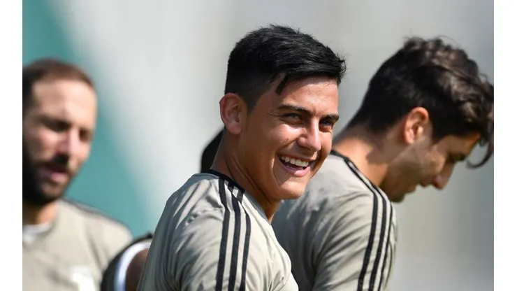 FELIZ DE LA VIDA. La sonrisa de Dybala durante el entrenamiento de Juventus (Foto: Juventus FC).