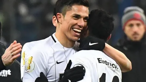 Salcedo y Fabián se divierten en la pretemporada del Eintracht Frankfurt.