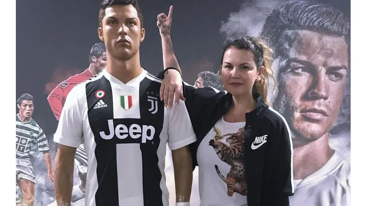 Foto de la hermana de Cristiano Ronaldo con él.