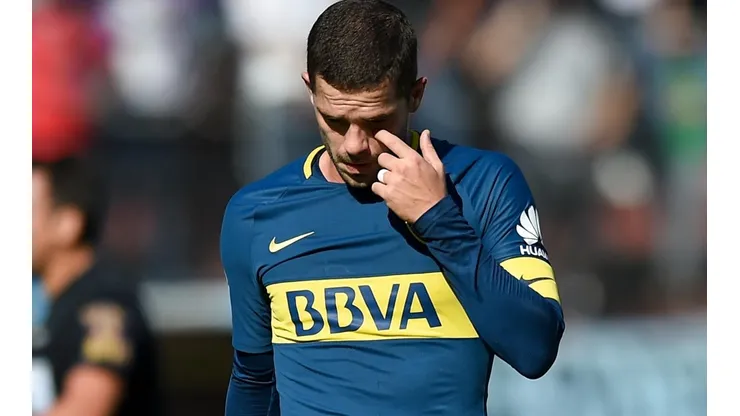 Gago no baja los brazos y participó de las fotos de Boca para la Superliga