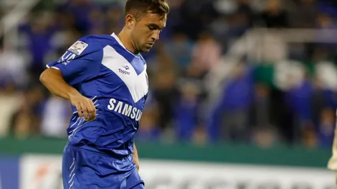 Agustín Allione con la camiseta de Vélez.