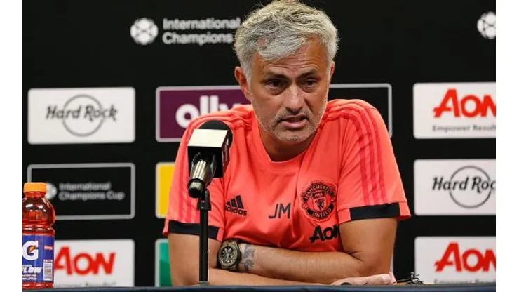 Mourinho le pegó a todos en conferencia