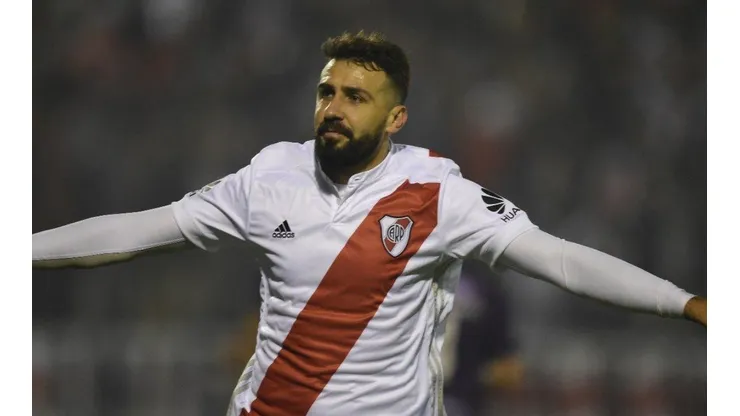ABRE LOS BRAZOS EL OSO. Lucas Pratto festeja su gol por la Copa Argentina.