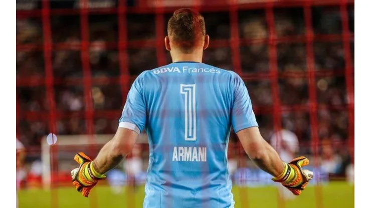 Volvió Armani, señores: nadie puede creer el cabezazo que atajó a los 3'