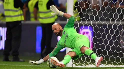 APARECIÓ WILLY. Caballero le contuvo el penal a Skriniar en Chelsea-Inter.
