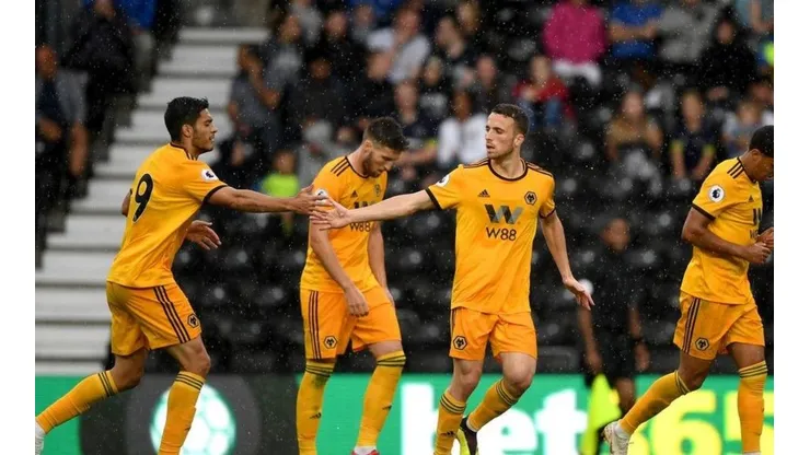El mexicano sigue sumando minutos en Inglaterra