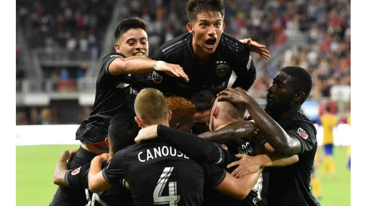 El primer tanto de Rooney en la MLS fue un golazo.