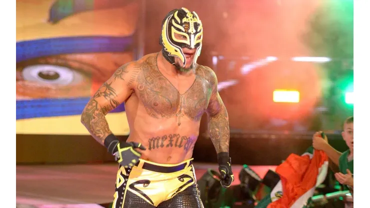 El destacado luchador fue recibido por los "Red Devils"