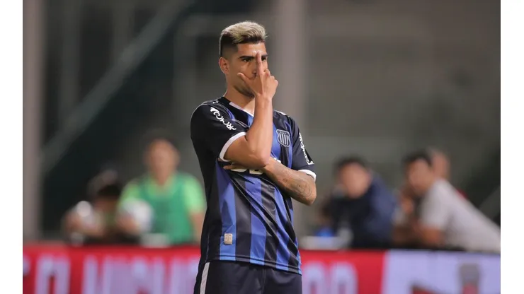LA MÁSCARA. Lucas Olaza celebra su gol con Talleres ante River por la Superliga (Foto: Getty).