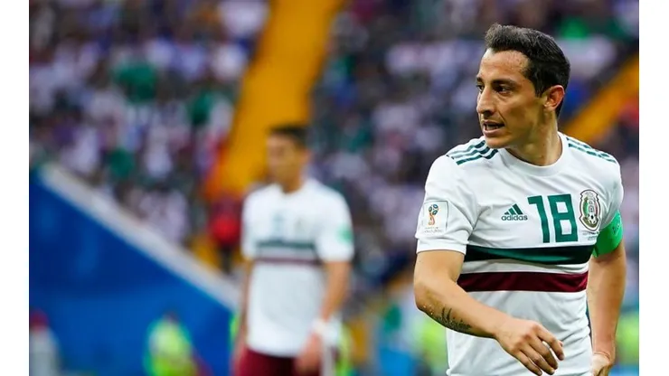 Andrés Guardado fue recibido por el plantel del Real Betis.