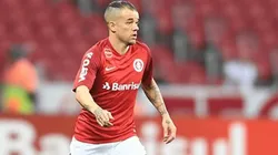 Andrés D'Alessandro fue tomado del cuello y cabeceó al árbitro: roja y al vestuario