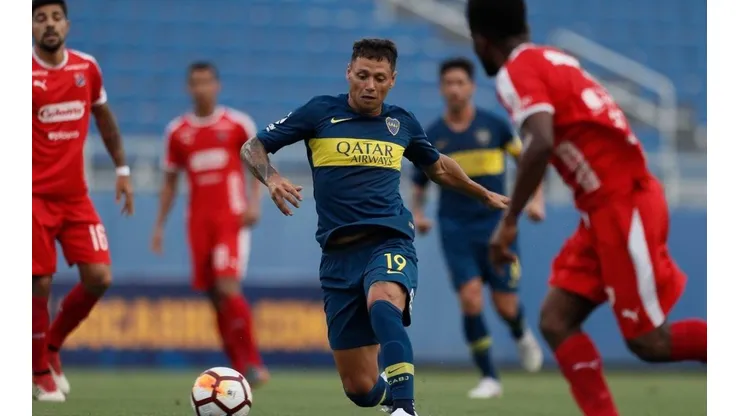 Mauro Zárate en el primer tiempo con Boca ante Independiente de Medellín.