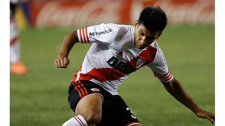 Juan Cruz Kaprof con la camiseta de River.
