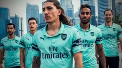 NUEVO UNIFORME. Arsenal presentó su nueva piel para la próxima temporada.