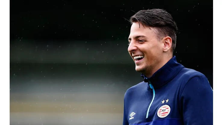 El futuro de Santiago Arias está entre Italia y España.