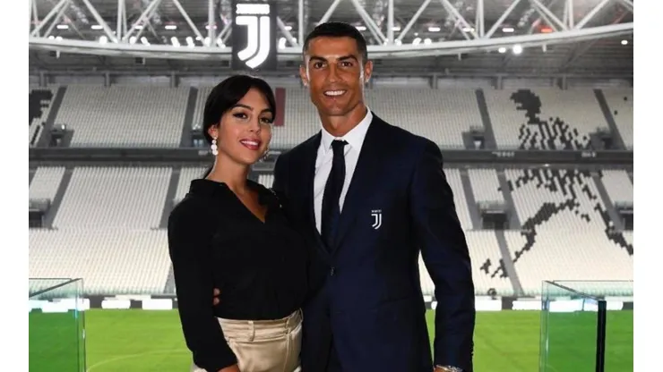 Con un short negro, Georgina se robó las miradas en la foto de Cristiano