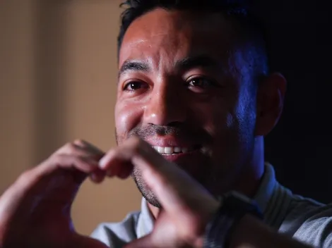 Fabián le puso el toque mexicano y la diversión a la foto oficial del Eintracht