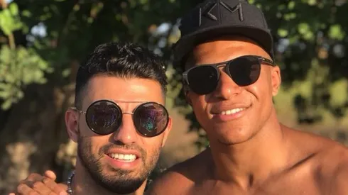 Nadie sabe por qué: Mbappé subió una foto con Agüero para sus seguidoras
