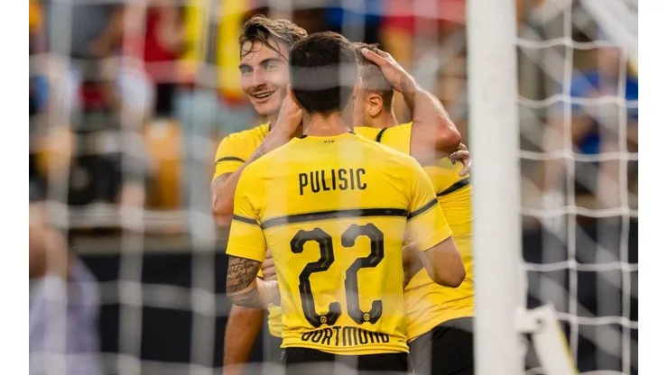 TIKI-TIKI. Los jugadores del Borussia Dortmund celebran el tanto contra Benfica.