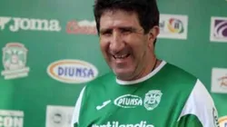 El argentino, cuatro veces campeón de la liga catracha, respondió a los federativos