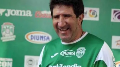 El argentino, cuatro veces campeón de la liga catracha, respondió a los federativos