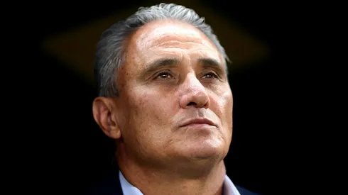 CUATRO AÑOS MÁS. Tite entre la luz y la sombra durante Brasil-Bélgica (Foto: Getty).