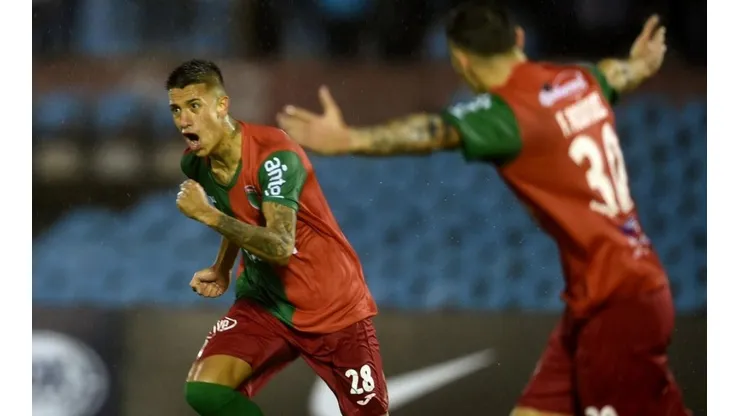 ¿Fútbol o Waterpolo? Boston River le ganó a Banfield en un partido pasado por agua