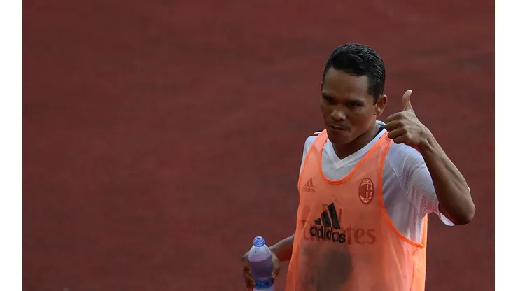 Carlos Bacca debe regresar al Milan, pero se quiere quedar en España.