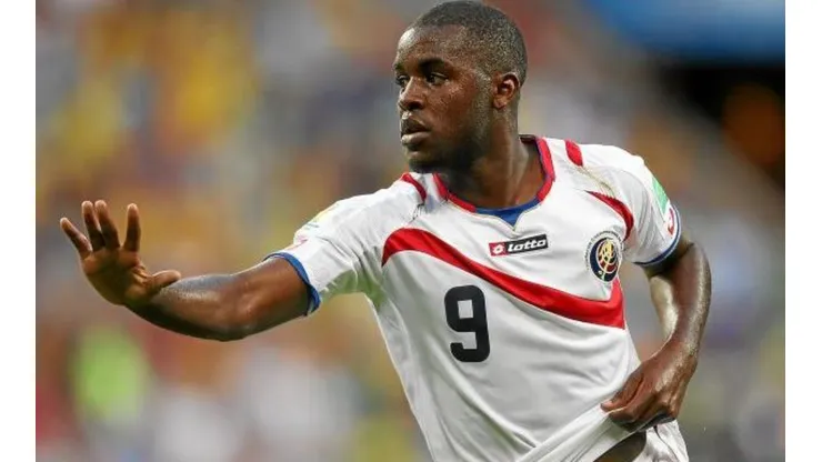 El delantero costarricense busca junto a los Gunners su mejor destino