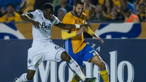Alphonso Davies enfrentando a Tigres.