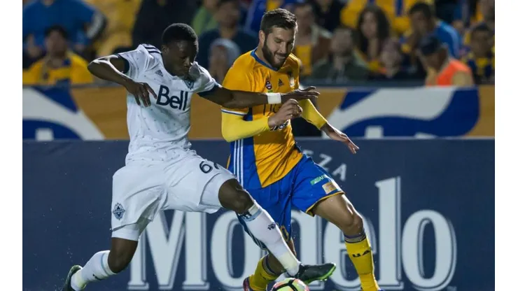 Alphonso Davies enfrentando a Tigres.