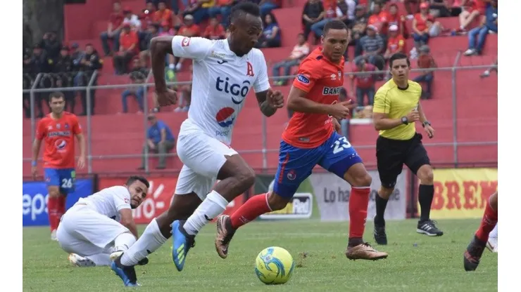 Los actuales campeones salvadoreños desestimaron la invitación al torneo español