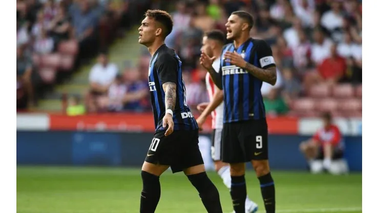 PRIMERA VEZ JUNTOS. Lautaro Martínez y Mauro Icardi como delanteros del Inter ante Sheffield United.