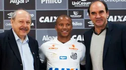 Carlos Sánchez fue presentado como nuevo refuerzo del Santos de Brasil.