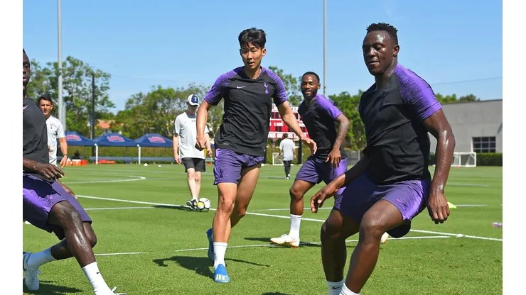 Dávinson Sánchez ya forma parte del grupo de jugadores del Tottenham en Estados Unidos.