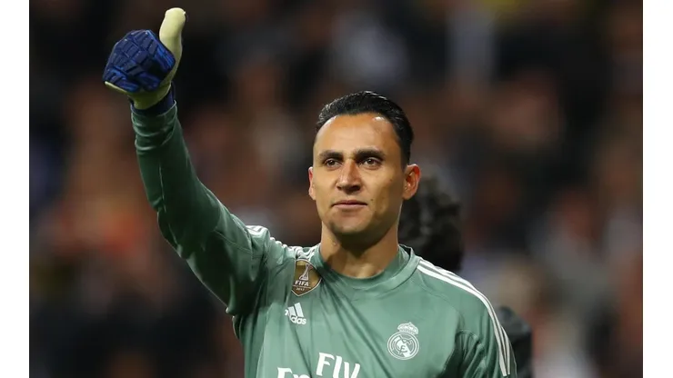 Keylor Navas mira a Roma justo cuando Real Madrid presentó nuevo portero