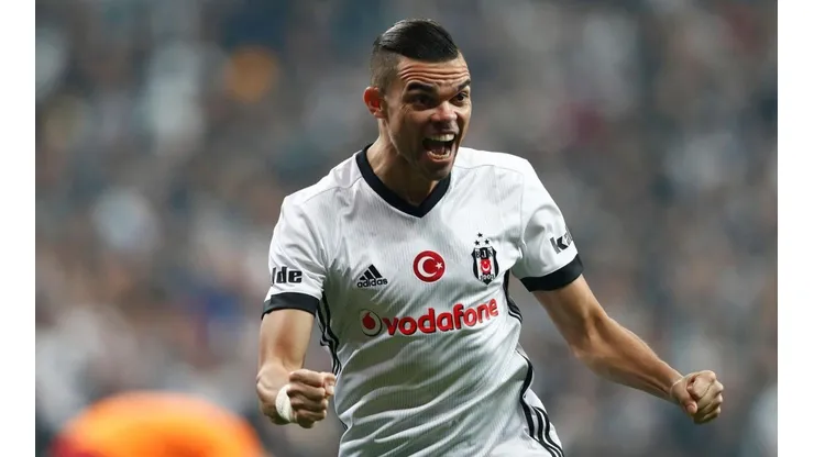 Pepe con la camiseta de Besiktas.