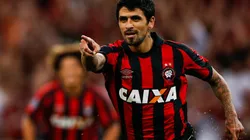 Lucho González vio la roja en Brasil