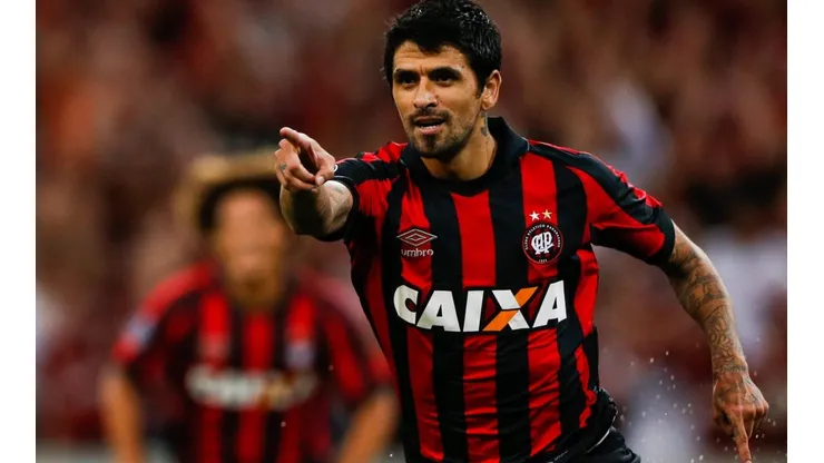 Lucho González vio la roja en Brasil