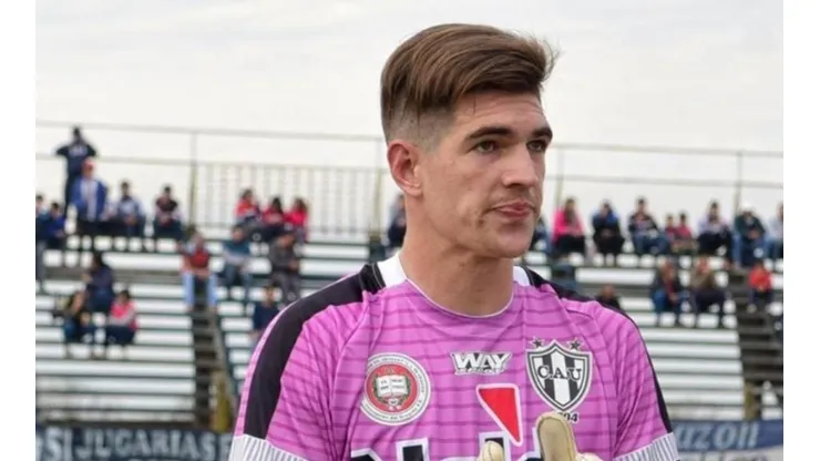 Facundo Espíndola en Atlético Uruguay.