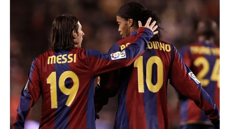 ¡QUÉ DUPLA! 10 años después, Dinho-Messi le sigue "dando de comer" al Barca.